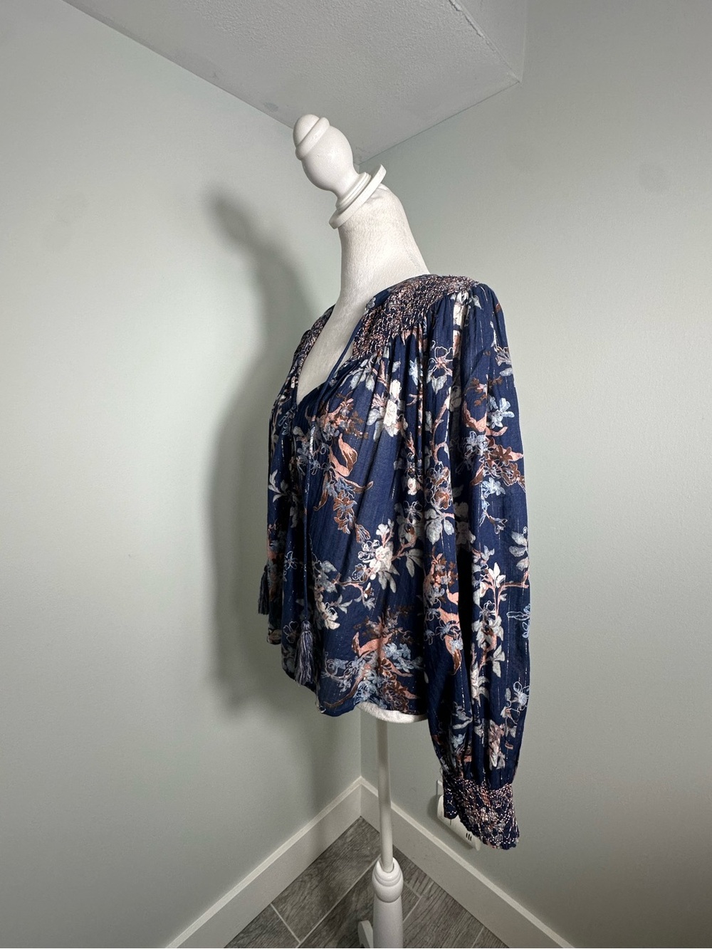 Anthropology Long Sleeve  Smocked  Jacquard Top Size Medium - Picture 7 of 17